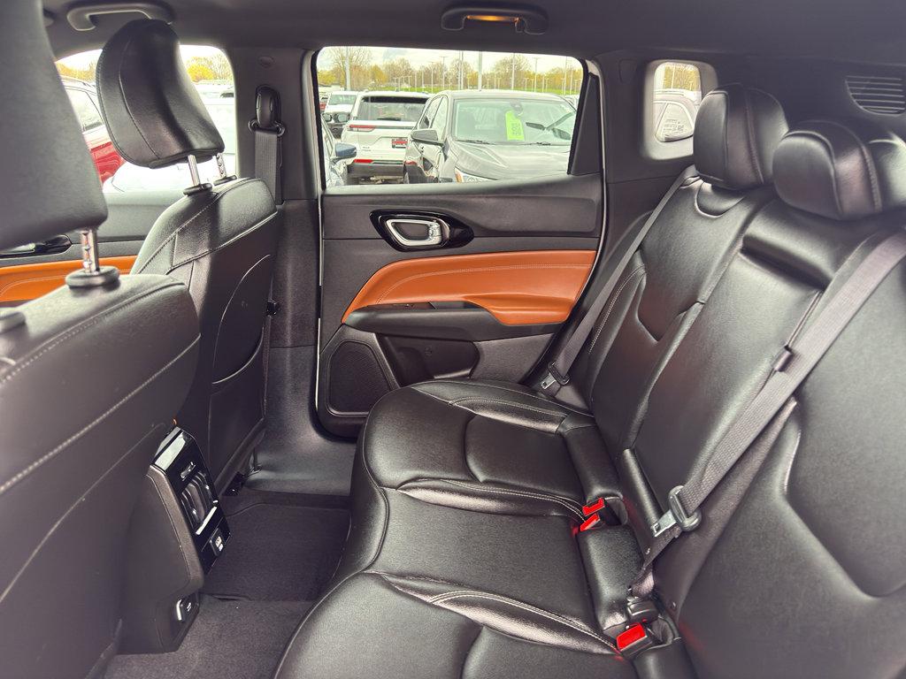 Used 2025 Jeep Compass Limited AWD/4WD image 33