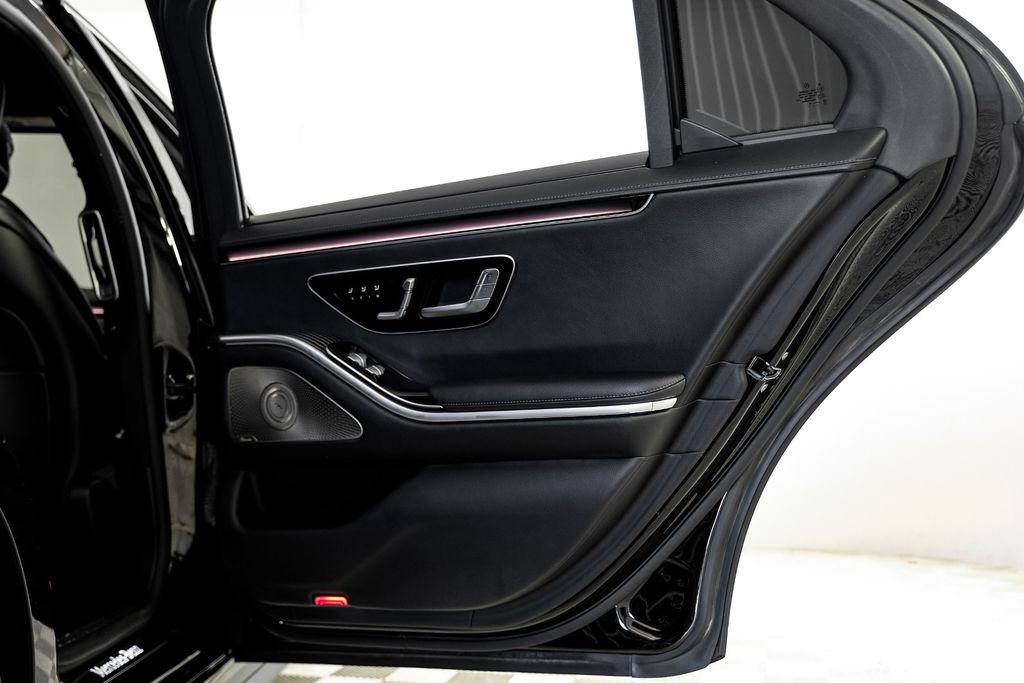 Used 2022 Mercedes-Benz S 580 4MATIC Sedan w/ AMG Line Package image 44