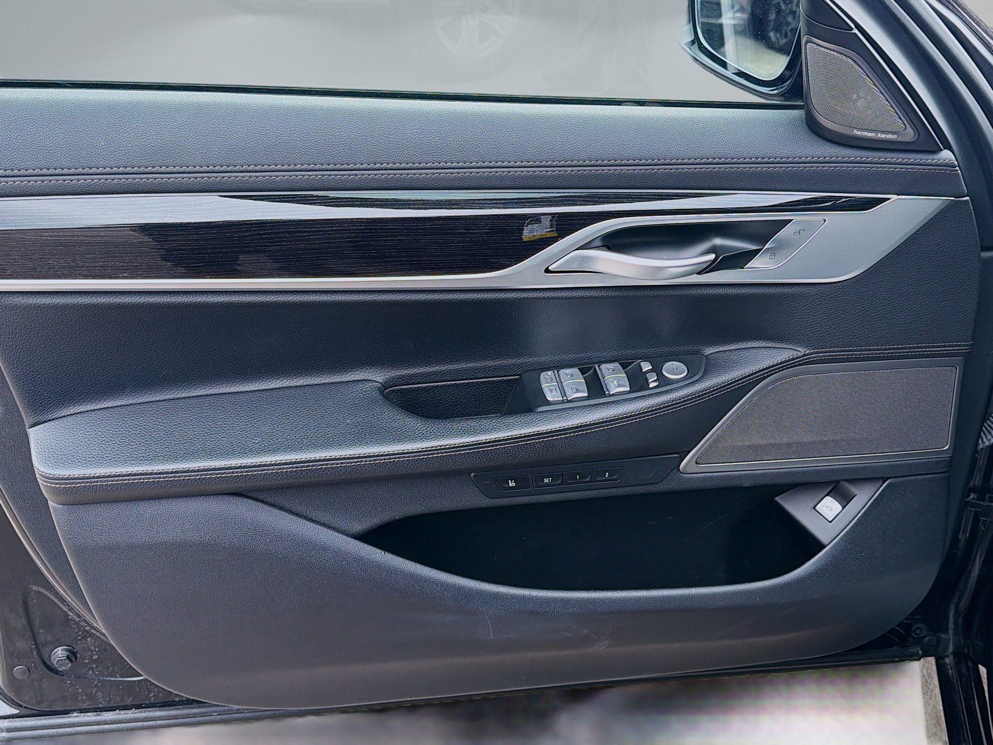 Used 2019 BMW 740i 740i w/ M Sport Package image 21