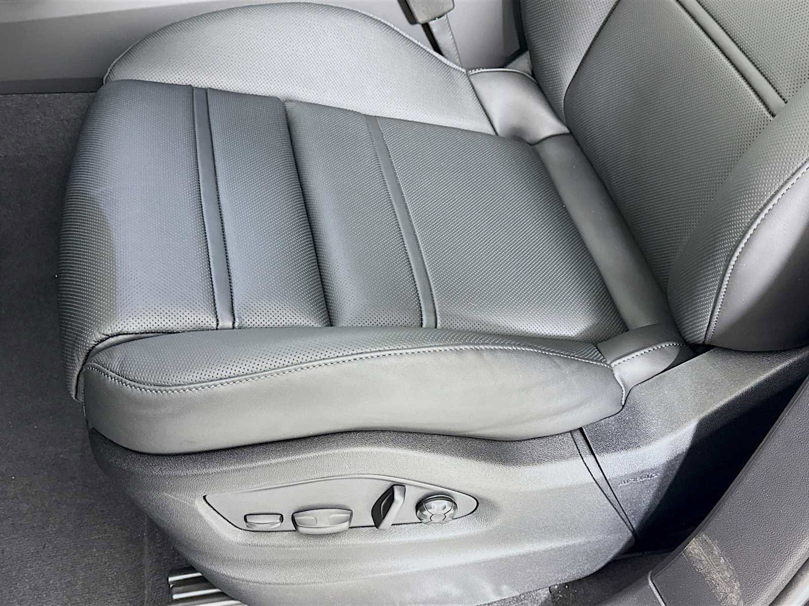 New 2026 Porsche Cayenne S image 13