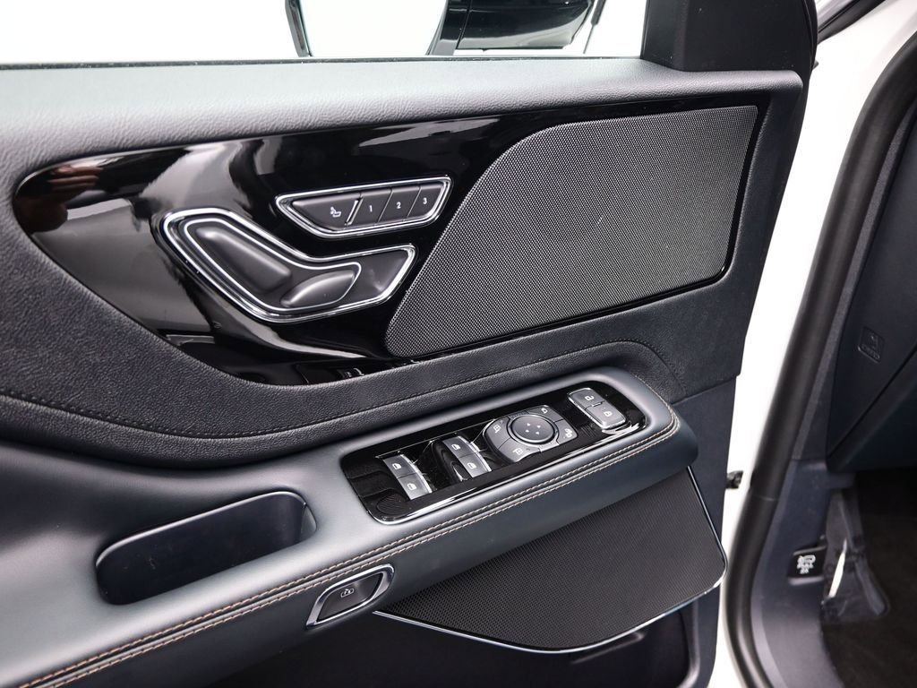 Used 2025 Lincoln Aviator 2WD w/ Jet Appearance Package image 10