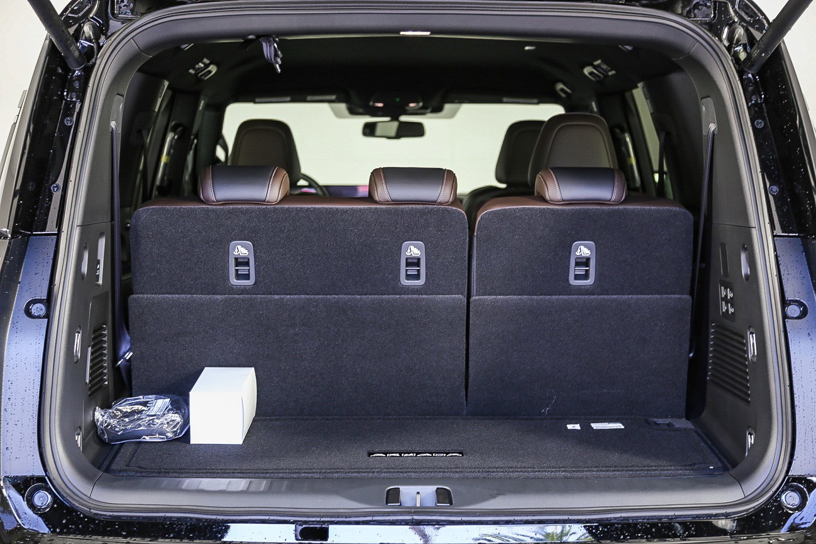 New 2025 Nissan Armada SL w/ Captain's Chari Seat Package image 14