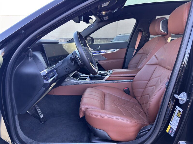 Used 2025 BMW i7 eDrive50 w/ M Sport Package RWD image 35