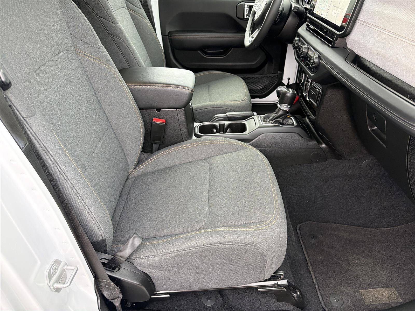 Used 2025 Jeep Wrangler Sahara image 14