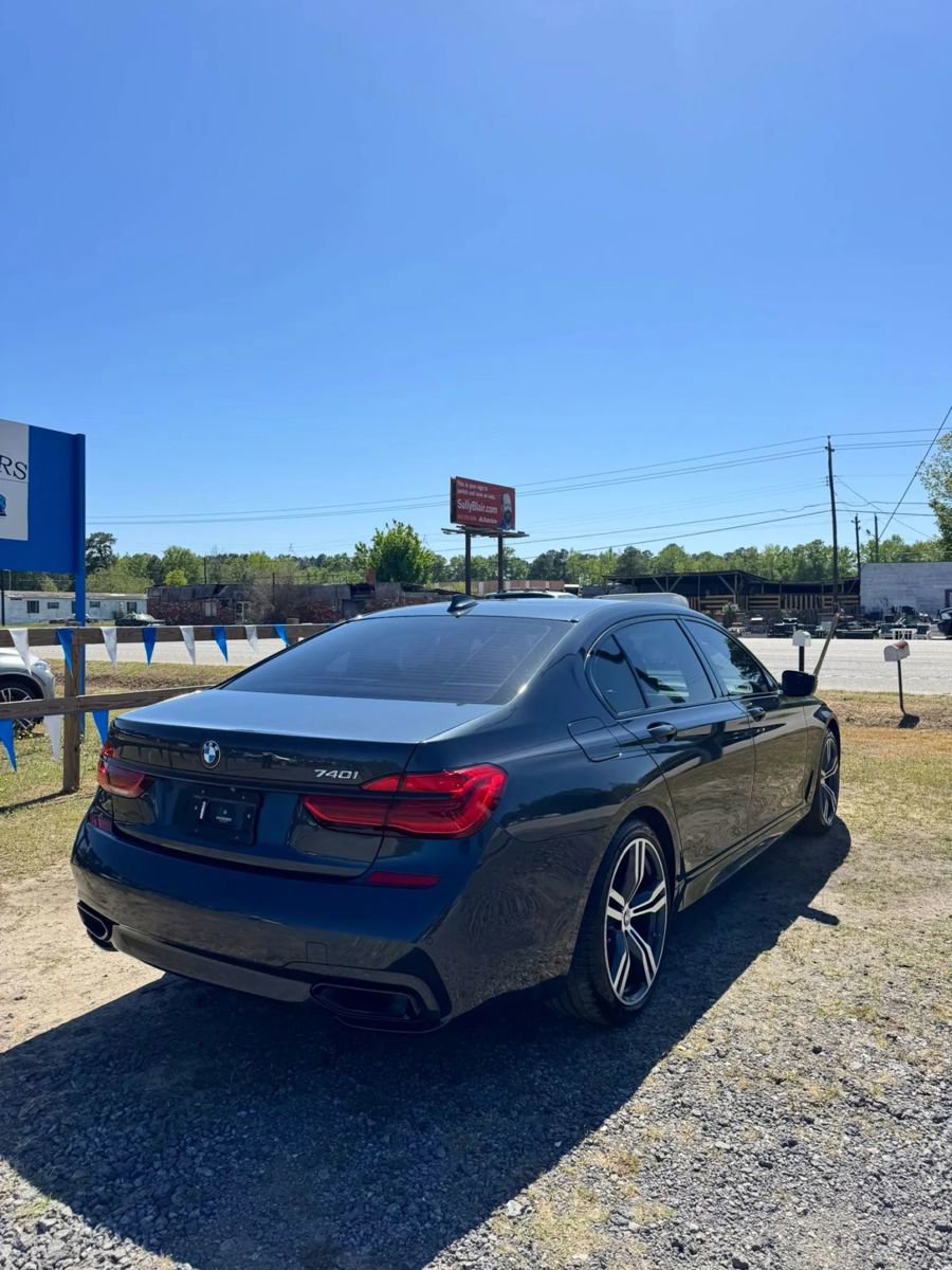 Used 2019 BMW 740i w/ Executive Package image 9