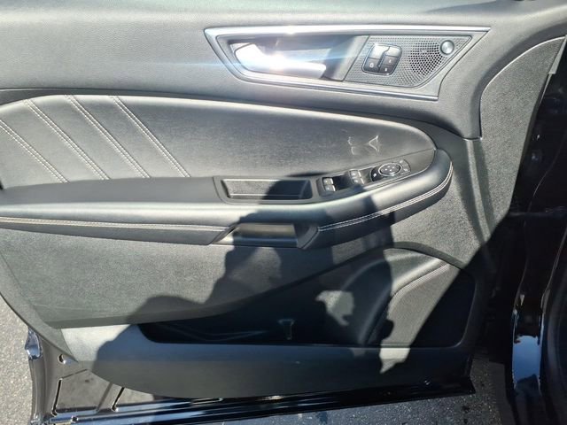 Used 2023 Ford Edge ST image 11