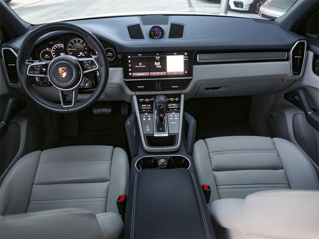 Certified 2023 Porsche Cayenne Platinum Edition image 34