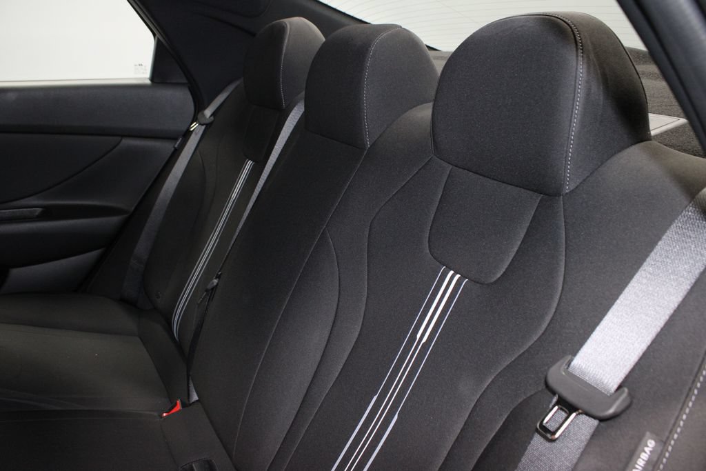 Used 2025 Hyundai Elantra Sport FWD image 21