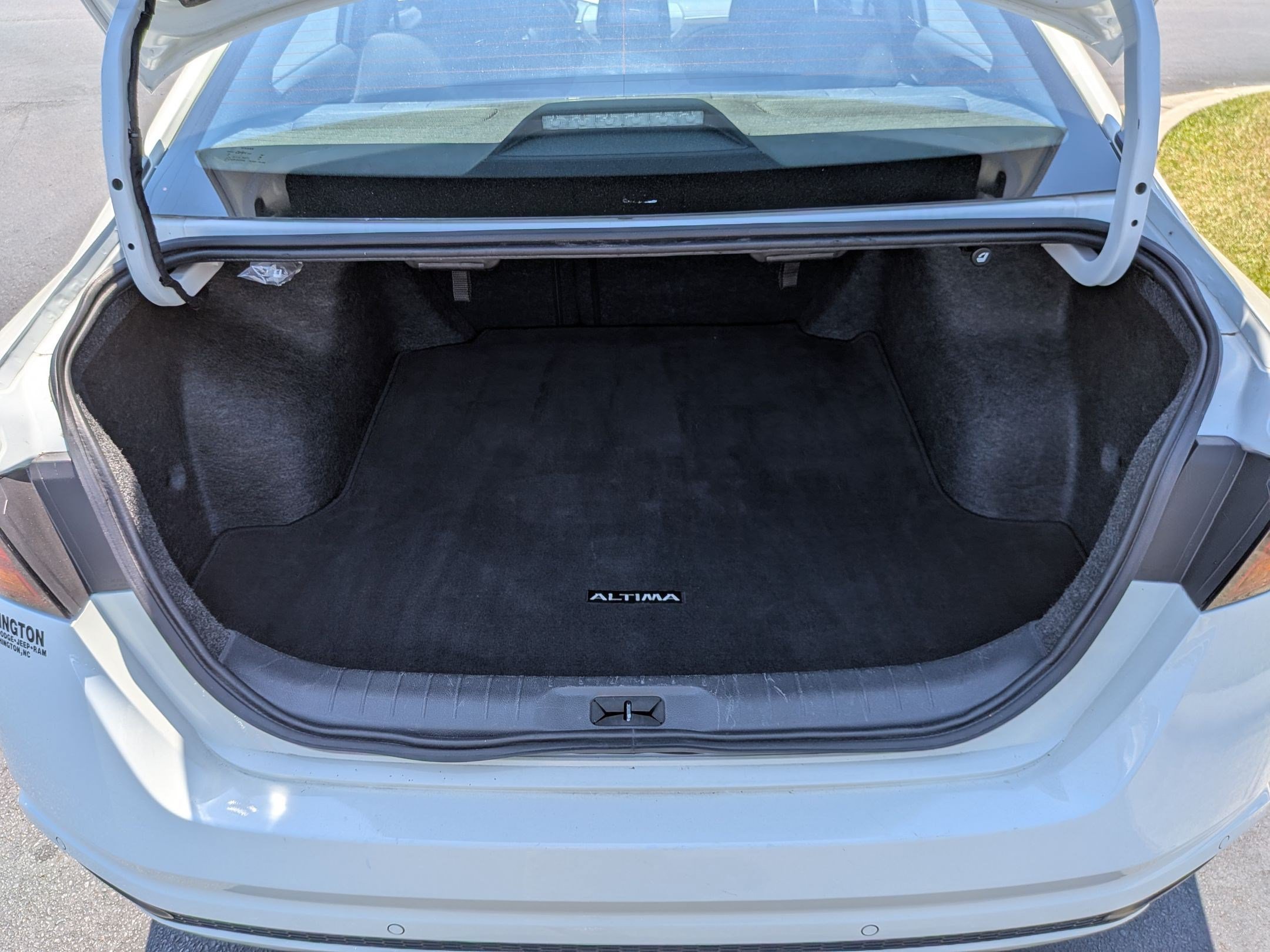 Used 2025 Nissan Altima 2.5 SV FWD image 18