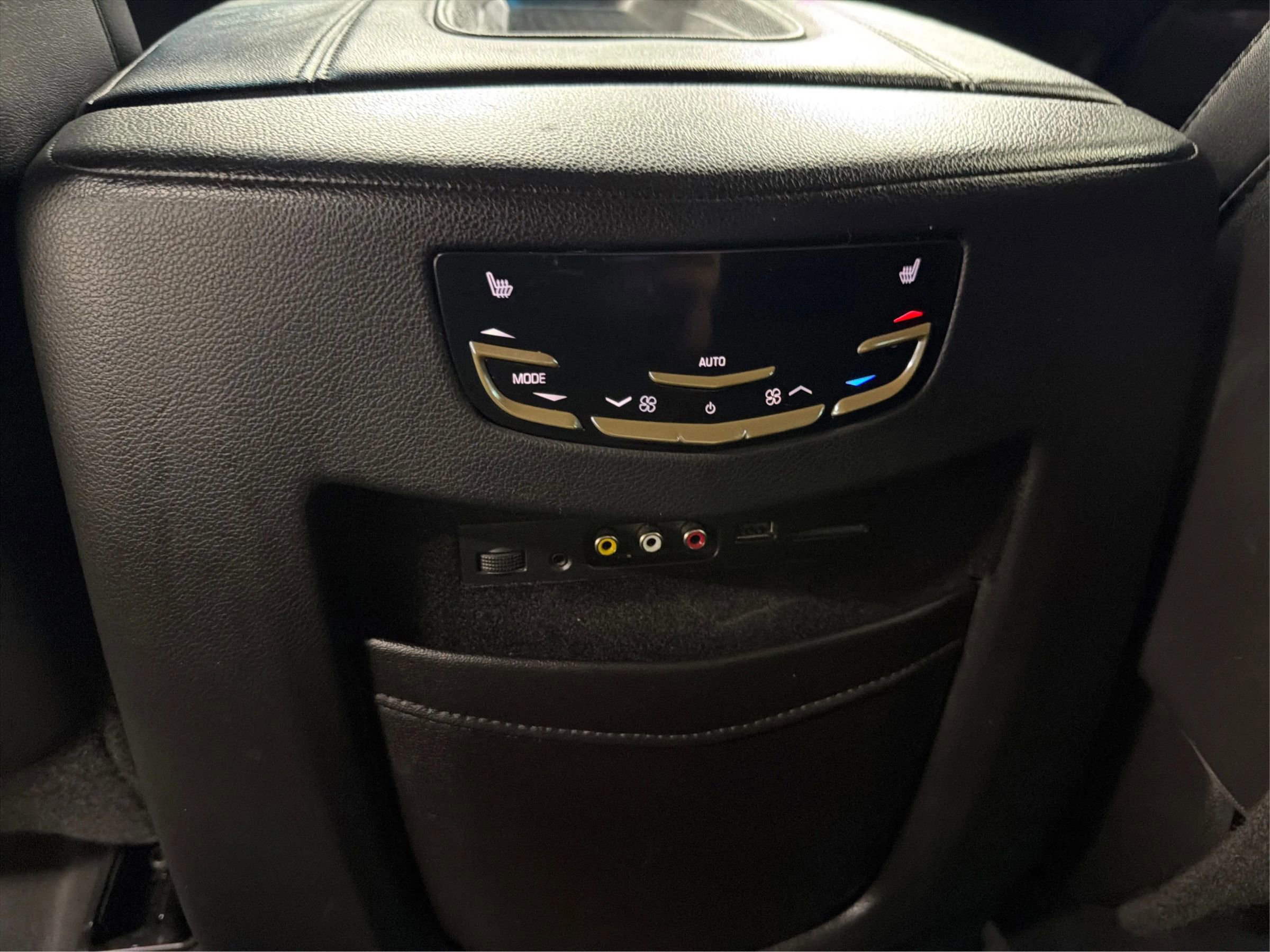 Used 2015 Cadillac Escalade Premium image 35