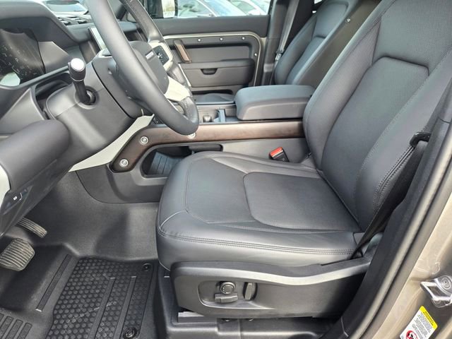 Used 2024 Land Rover Defender 110 SE image 26