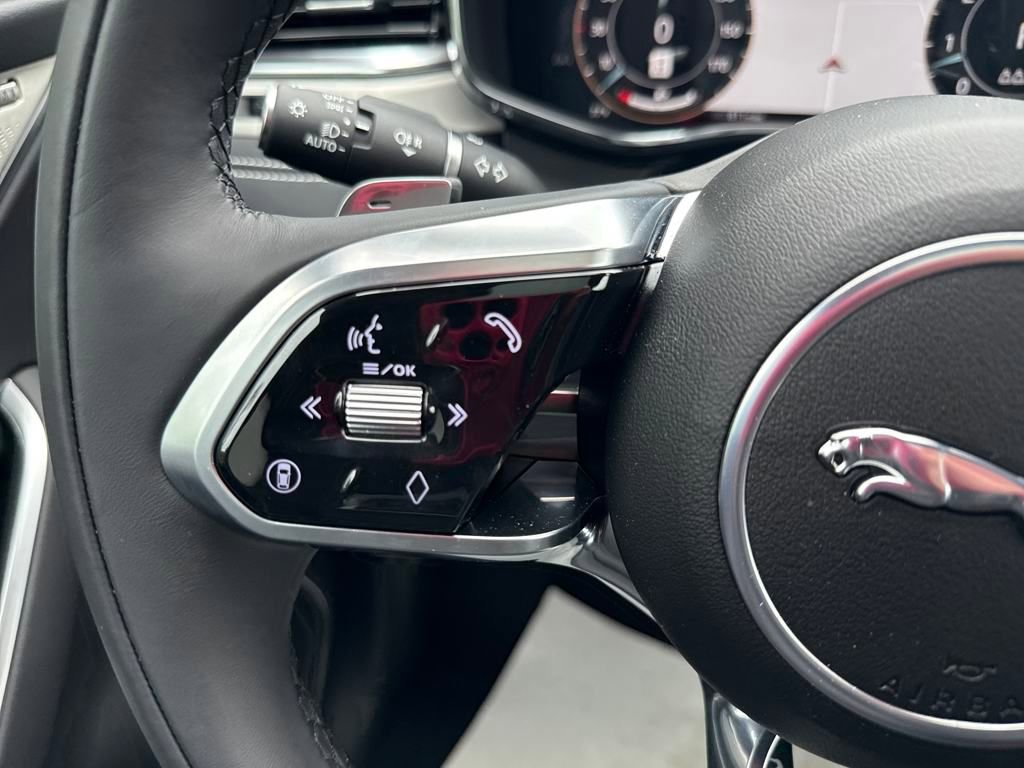 Used 2025 Jaguar F-PACE R-Dynamic S image 21