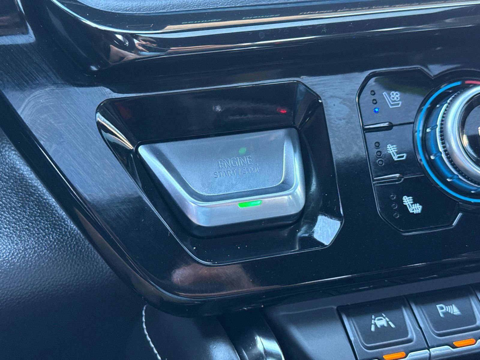 Used 2024 GMC Sierra 1500 AT4X image 25