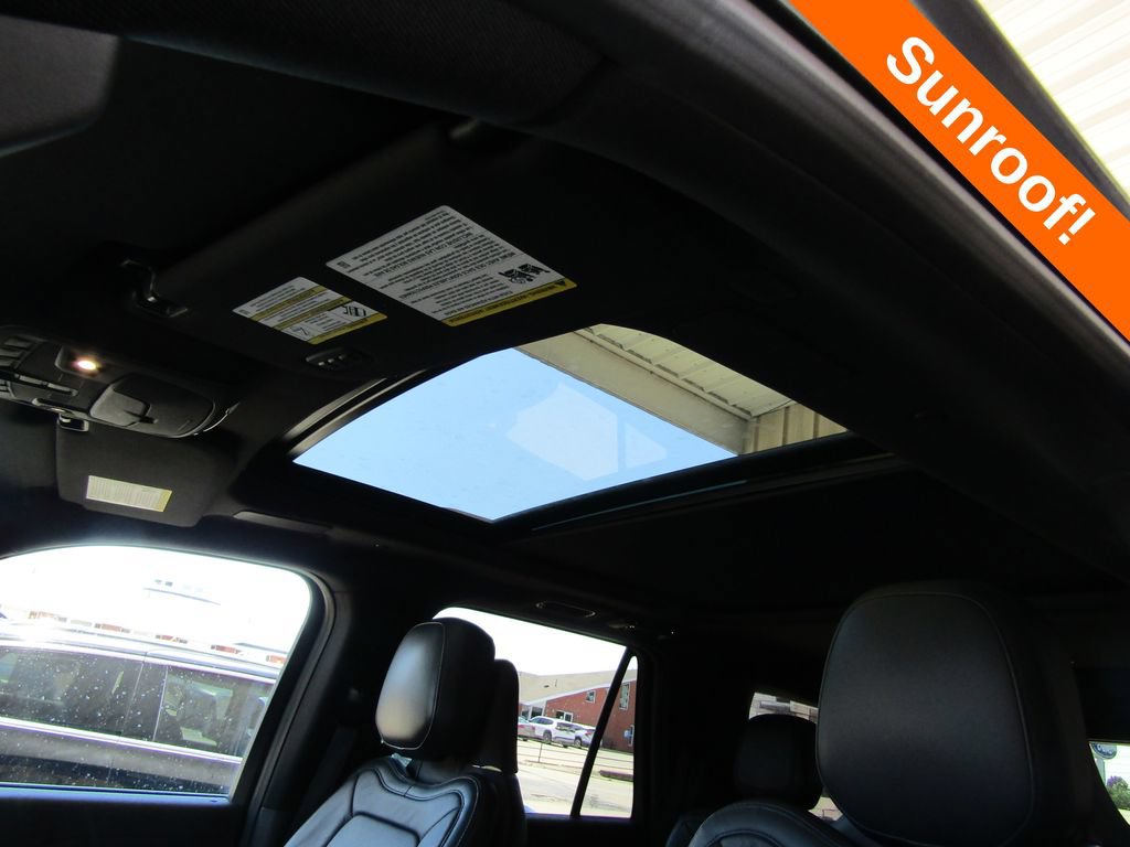 Used 2023 Lincoln Navigator Reserve AWD/4WD image 7