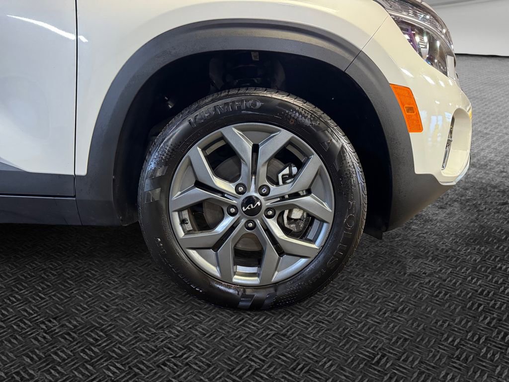 Certified 2025 Kia Seltos LX AWD/4WD image 11