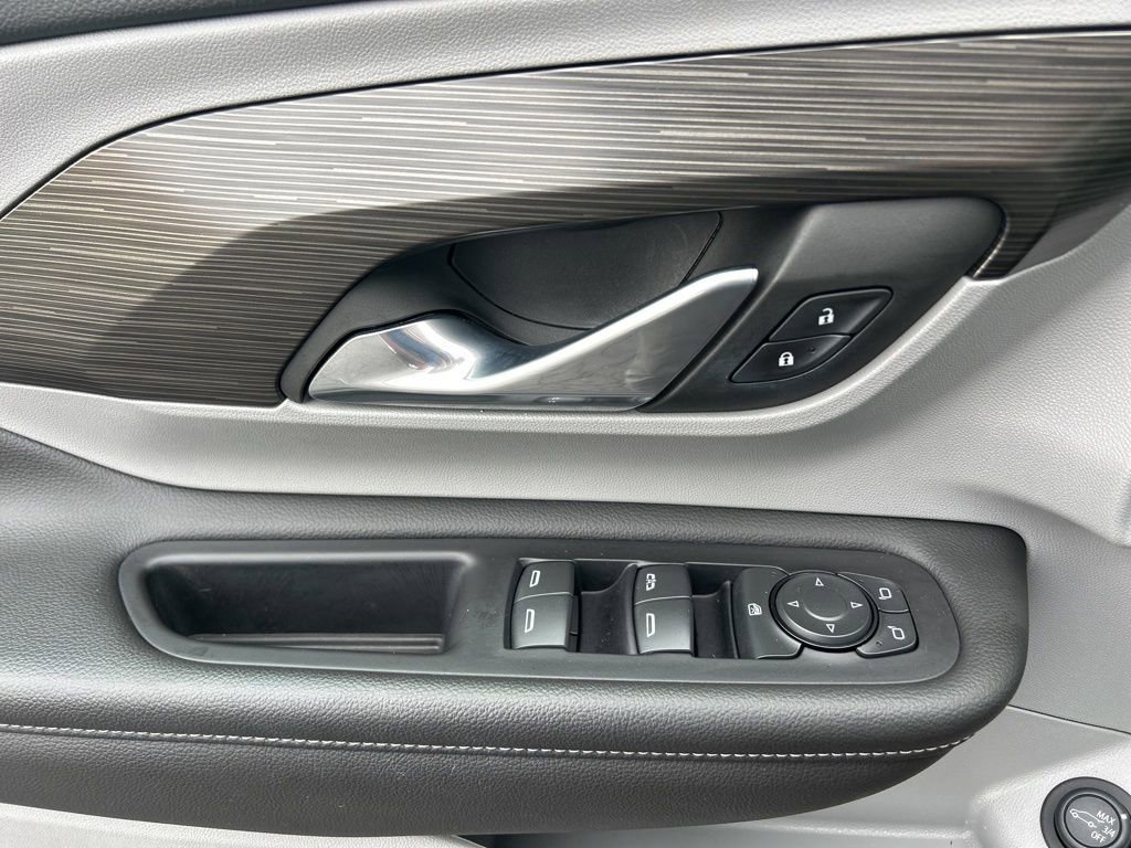 Used 2024 GMC Terrain SLT w/ Elevation Edition AWD/4WD image 17