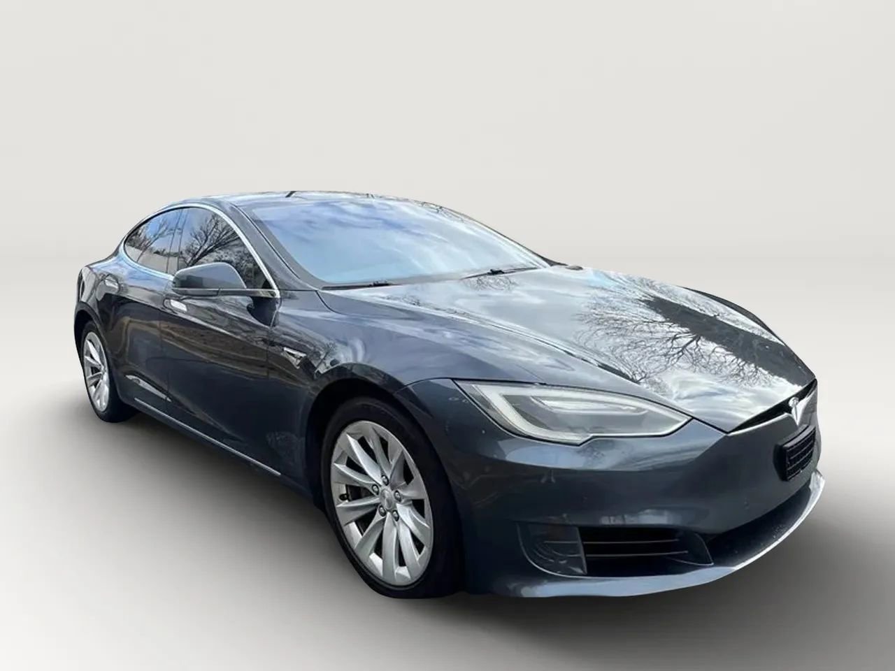 Used 2016 Tesla Model S 70 image 3