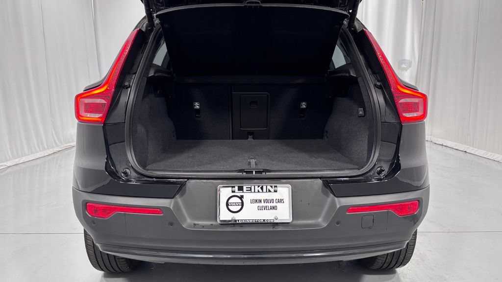Certified 2026 Volvo XC40 B5 Plus AWD/4WD image 28