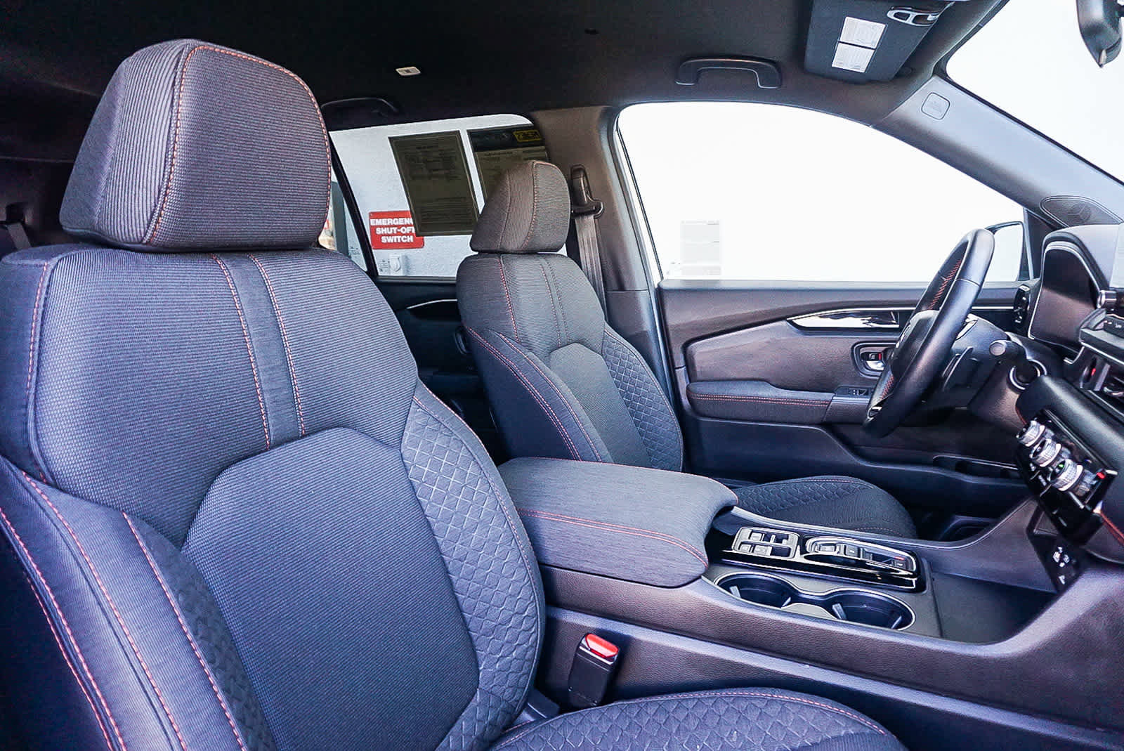 Used 2025 Honda Pilot Sport image 17