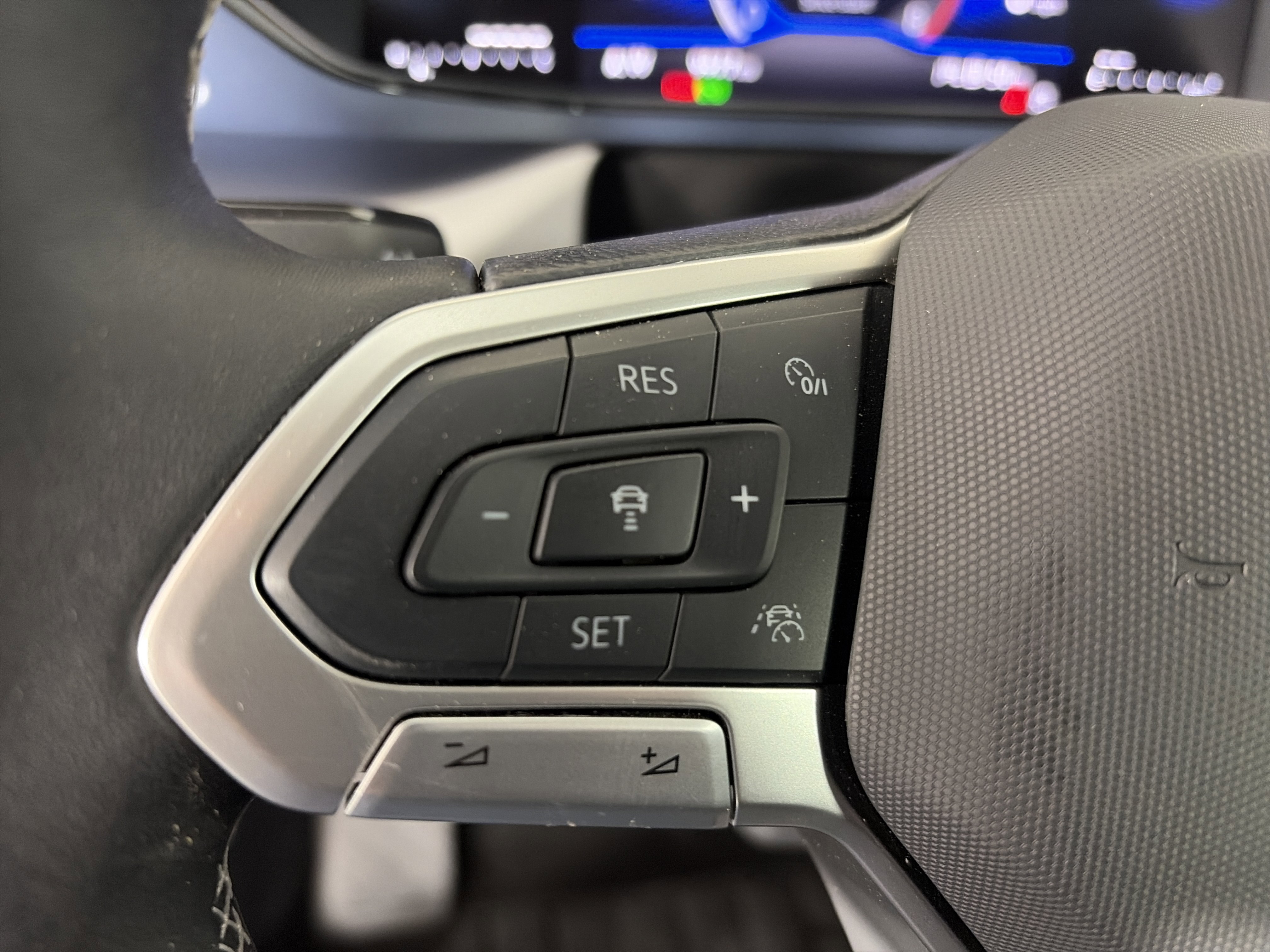 Used 2024 Volkswagen Taos SE image 29