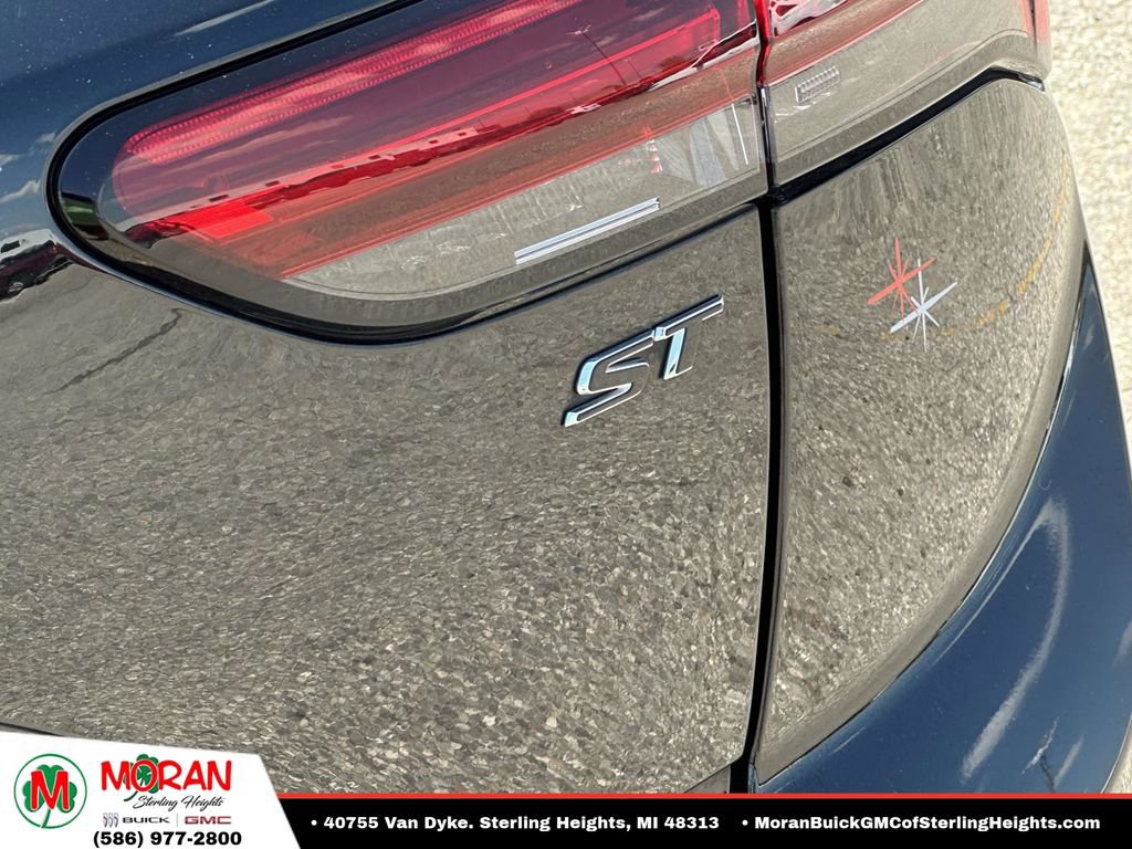 Certified 2023 Buick Envision Essence w/ Sport Touring Package AWD/4WD image 11