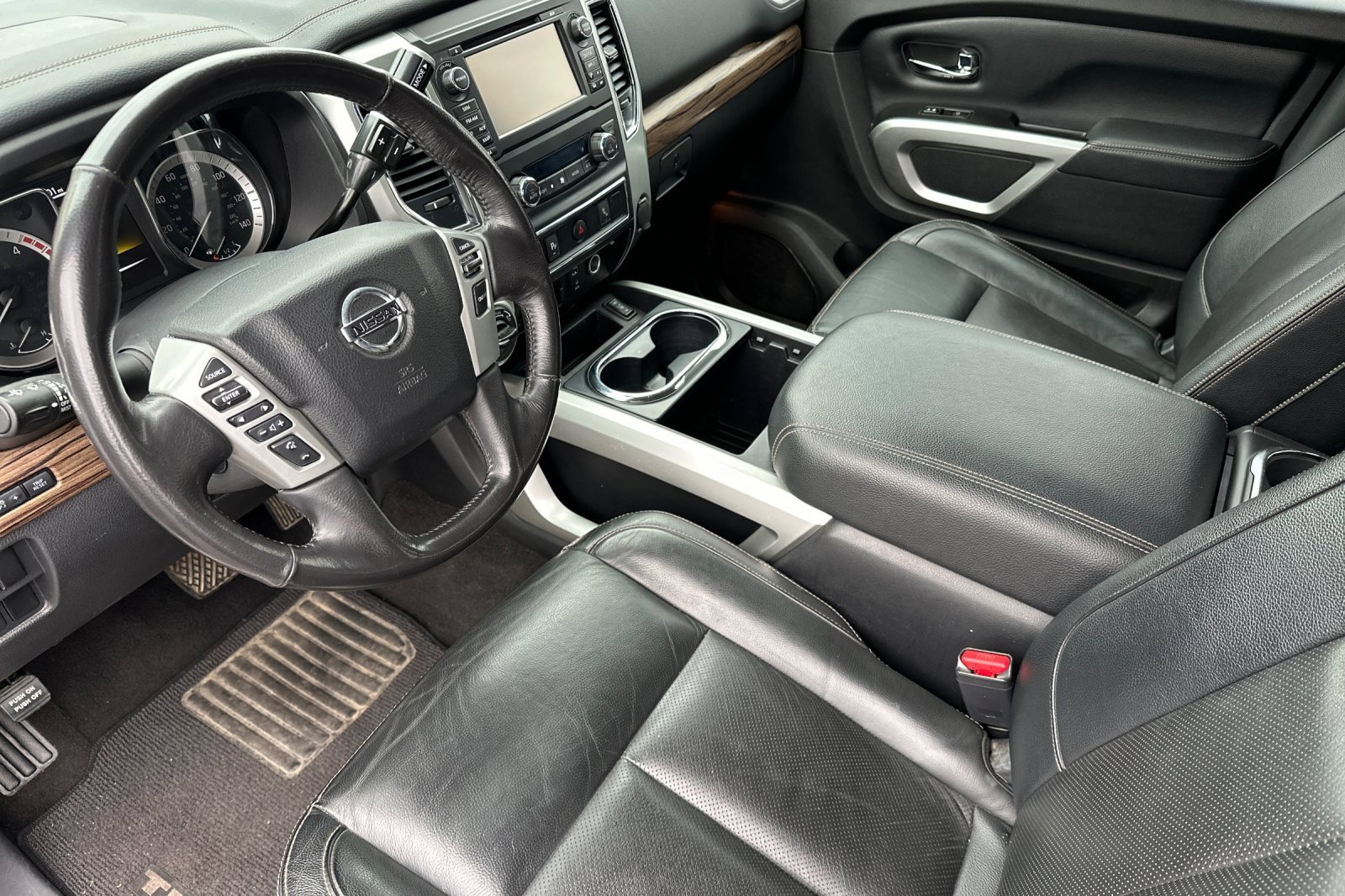 Used 2018 Nissan Titan SL w/ Chrome Package image 9