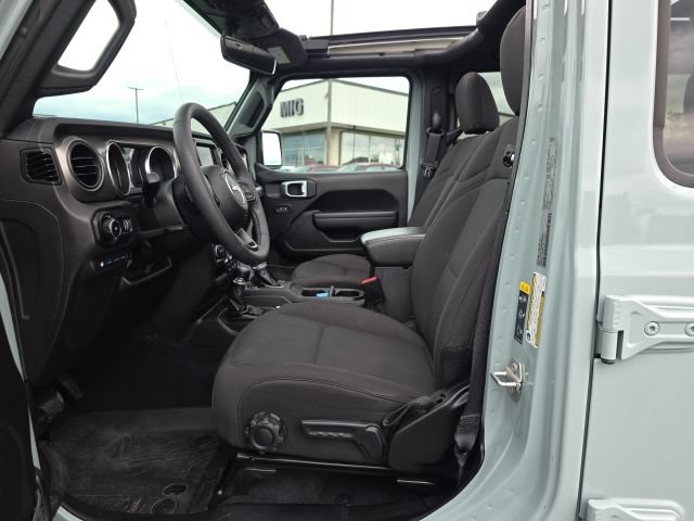 Used 2023 Jeep Wrangler Unlimited w/ Sun & Screen Package AWD/4WD image 15