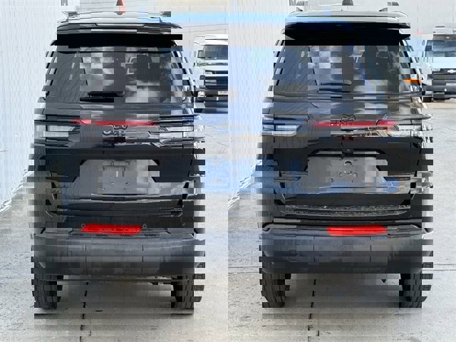 Used 2024 Jeep Grand Cherokee L Altitude image 5