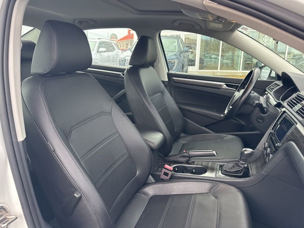 Used 2018 Volkswagen Passat 2.0T SE image 19