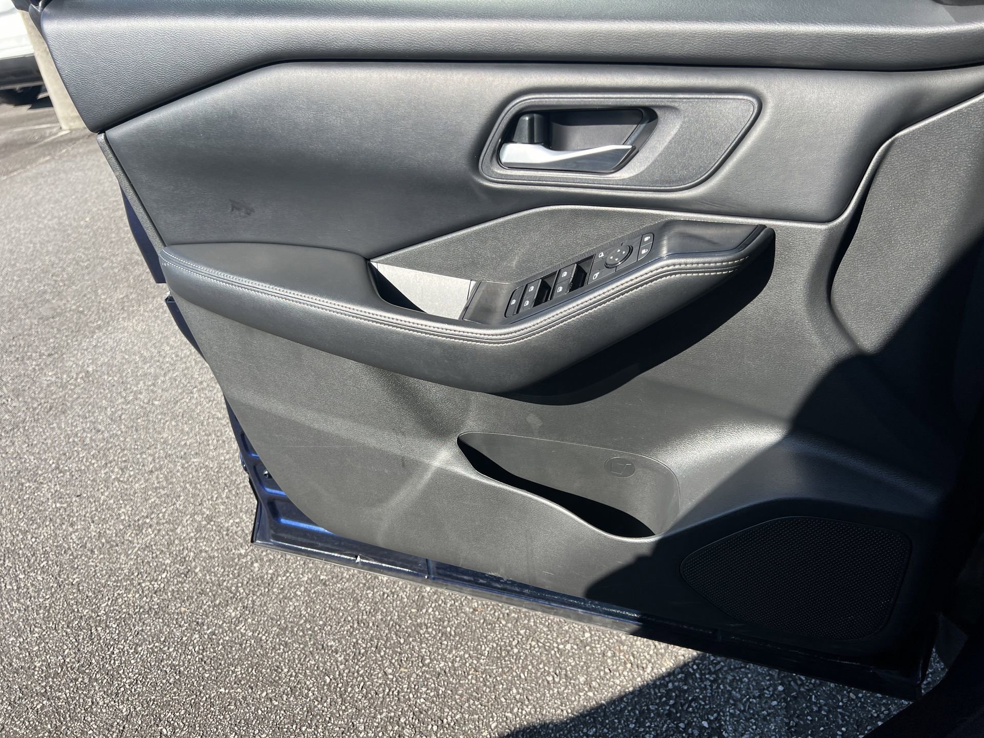 Used 2024 Nissan Rogue SV AWD/4WD image 11