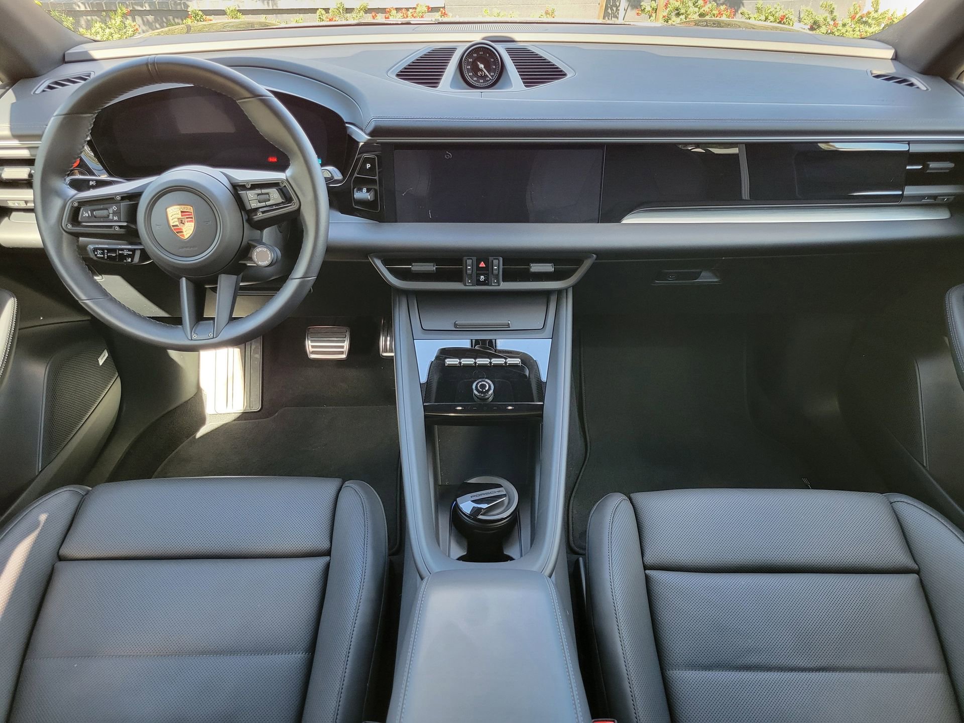 Used 2025 Porsche Macan Electric image 12