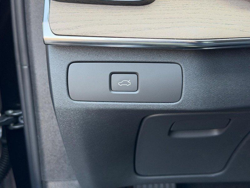 New 2026 Volvo XC90 B6 Plus w/ Protection Package Premier image 11