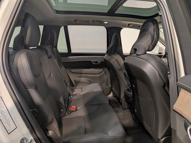 Used 2025 Volvo XC90 B6 Plus image 28
