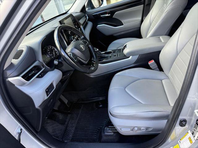 Certified 2021 Toyota Highlander XLE AWD/4WD image 13