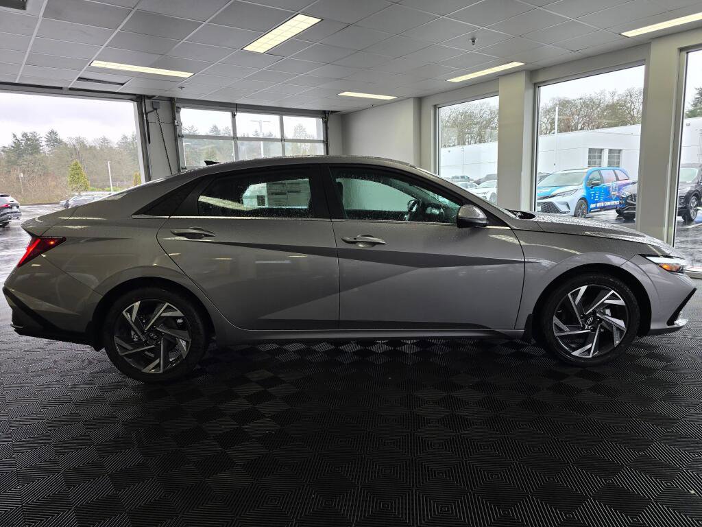 New 2026 Hyundai Elantra Limited image 3