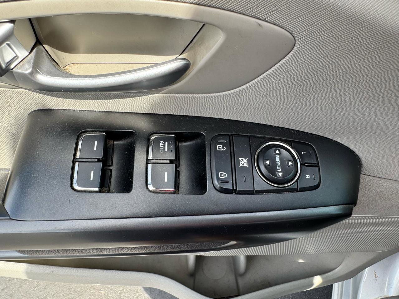 Used 2017 Kia Sedona L FWD image 16