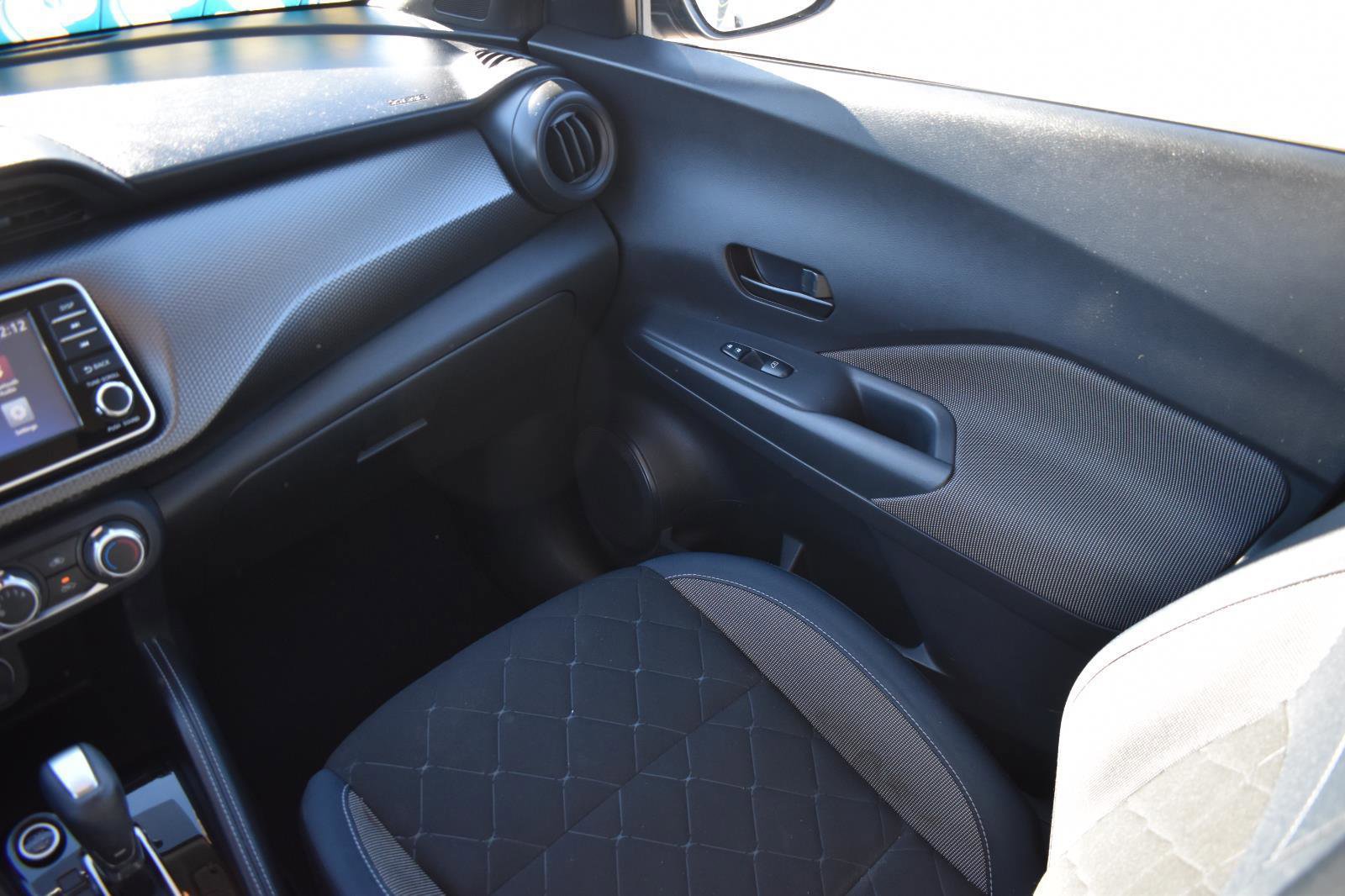 Used 2018 Nissan Kicks S image 19