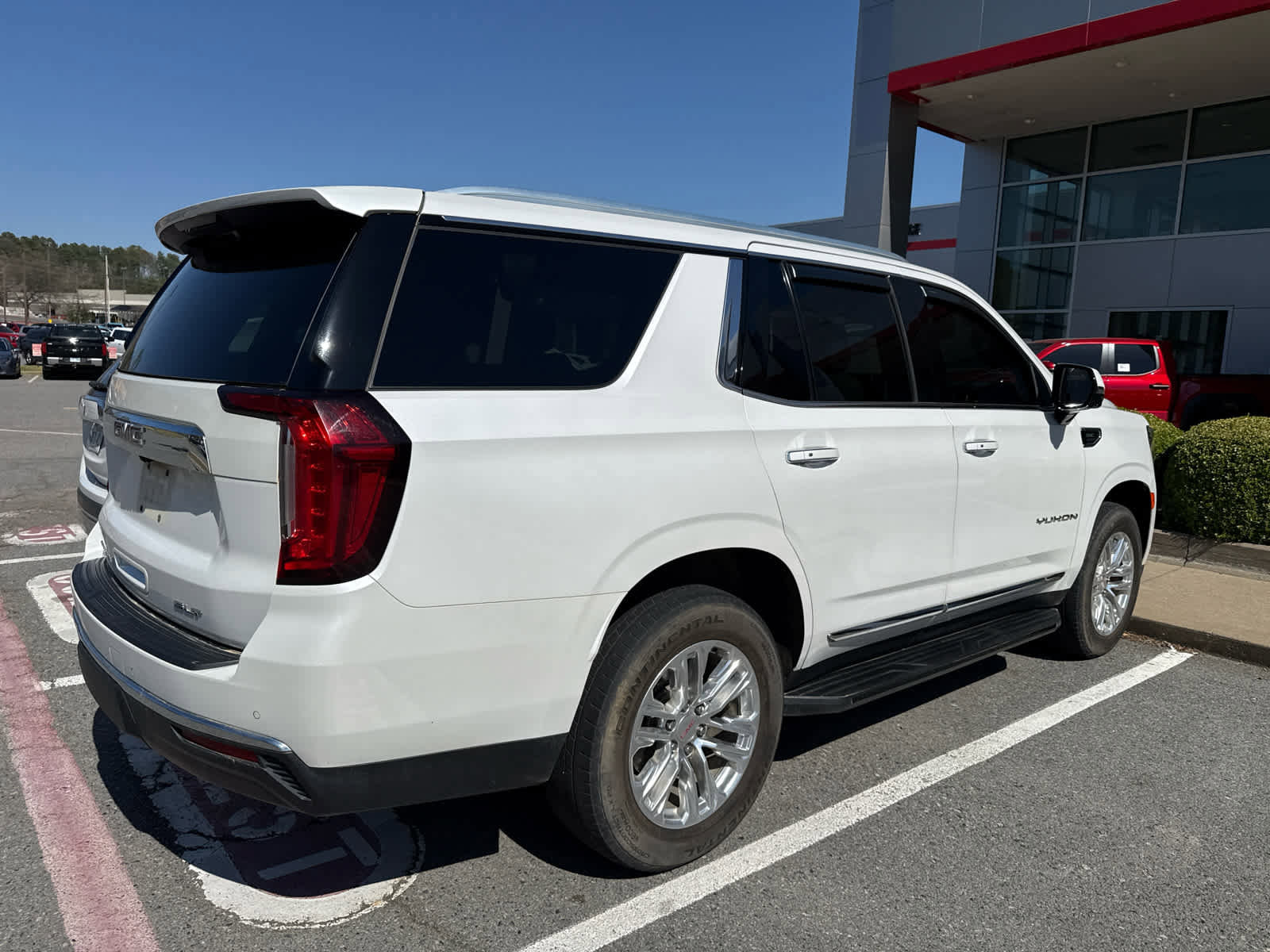 Used 2023 GMC Yukon SLT w/ SLT Premium Package image 12