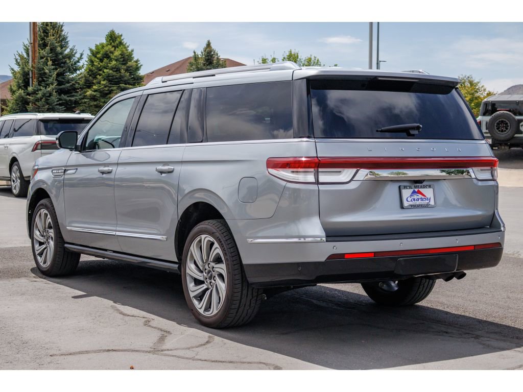 Used 2024 Lincoln Navigator L 4WD image 5