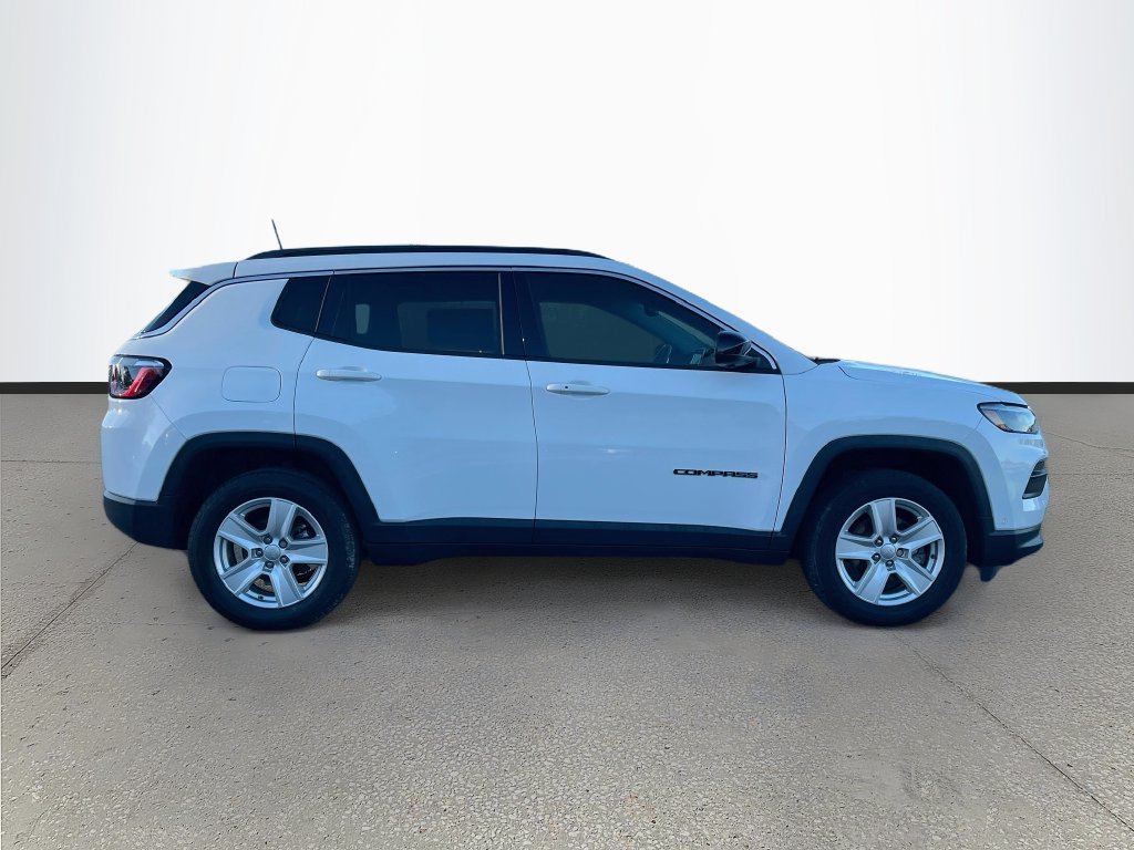 Used 2022 Jeep Compass Latitude w/ Sun and Sound Group AWD/4WD image 8