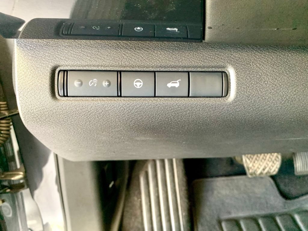 Used 2025 Nissan Pathfinder SV FWD image 28