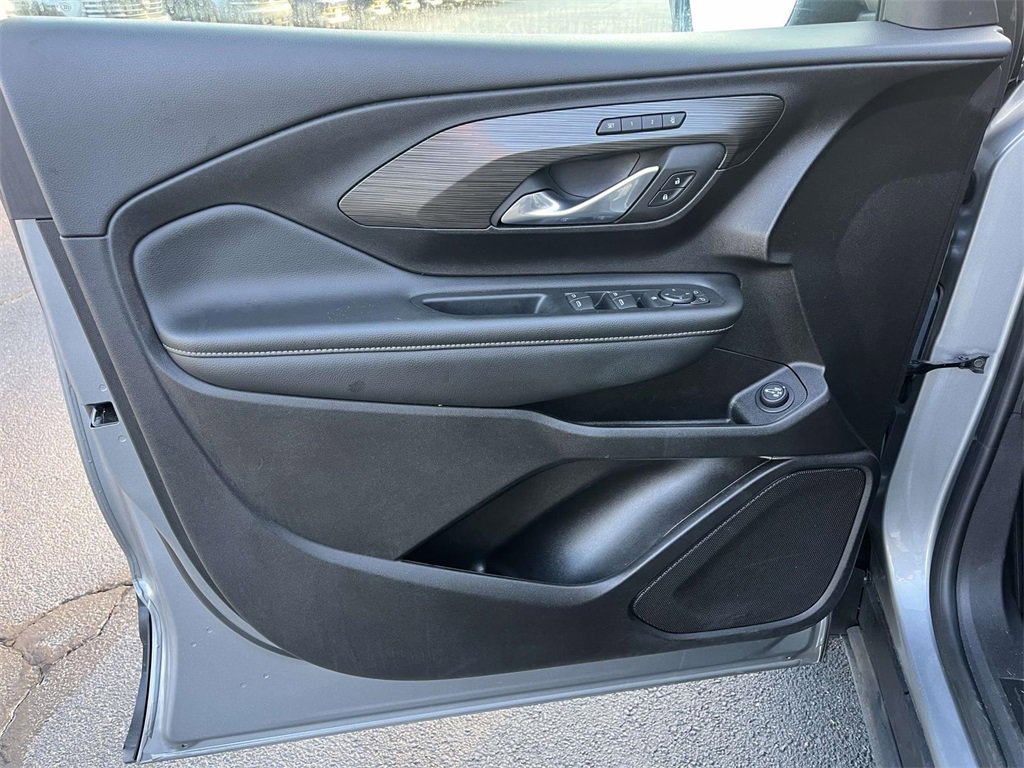 Used 2024 GMC Terrain SLT image 18