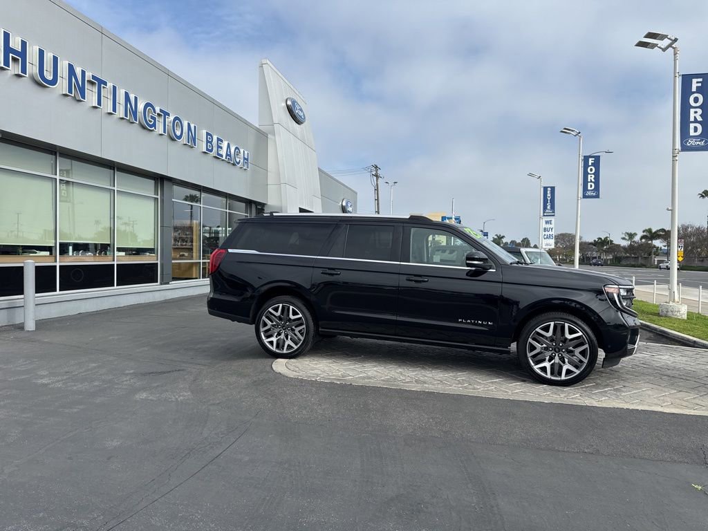 Used 2025 Ford Expedition Max Platinum w/ Platinum Ultimate Package AWD/4WD image 3