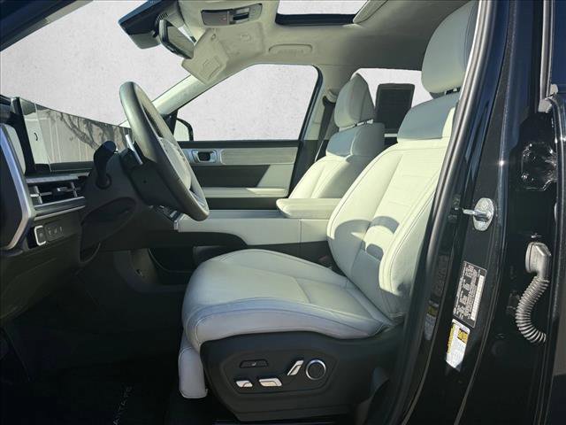 Certified 2025 Hyundai Santa Fe Calligraphy image 10