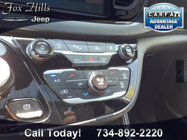 Used 2026 Chrysler Pacifica Limited FWD image 24