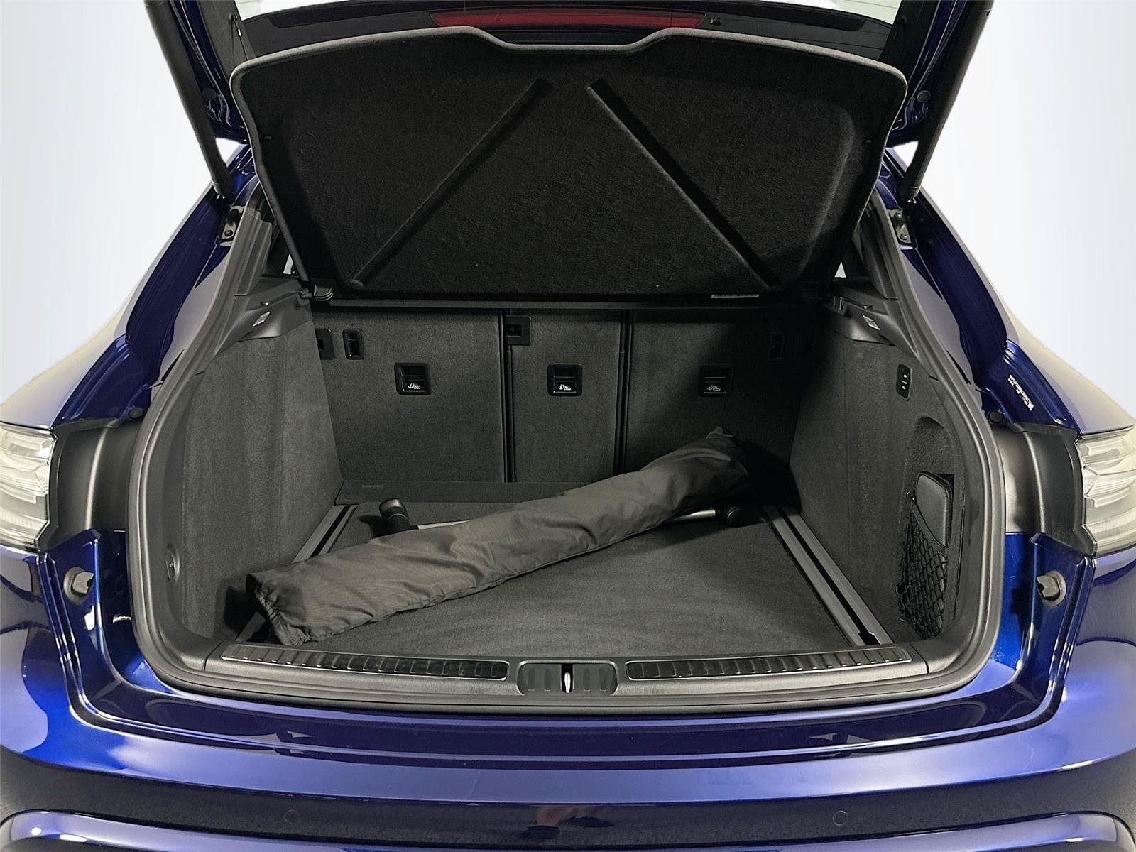 Certified 2025 Porsche Macan GTS AWD/4WD image 36