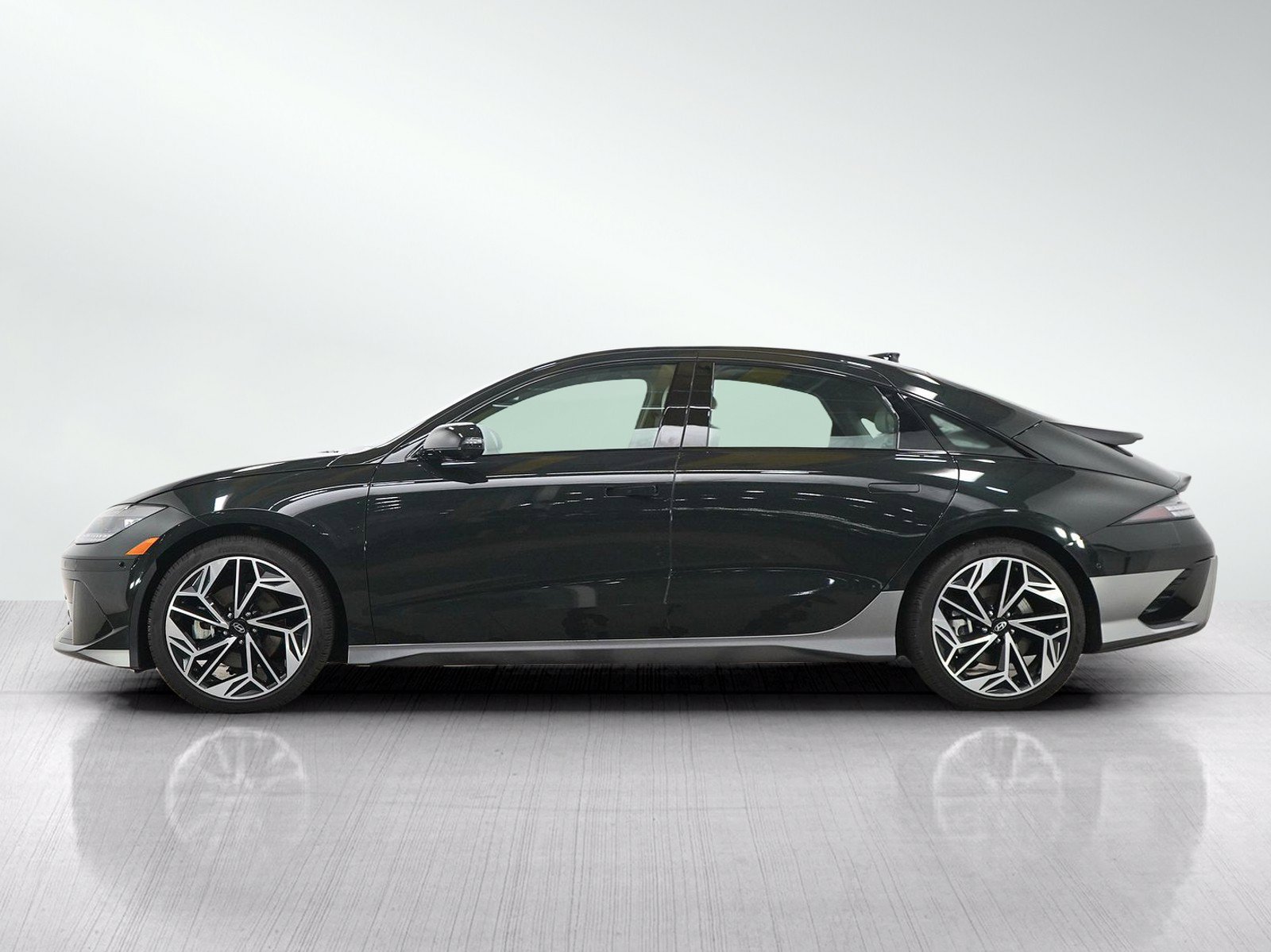 Certified 2023 Hyundai Ioniq 6 Limited AWD/4WD image 2