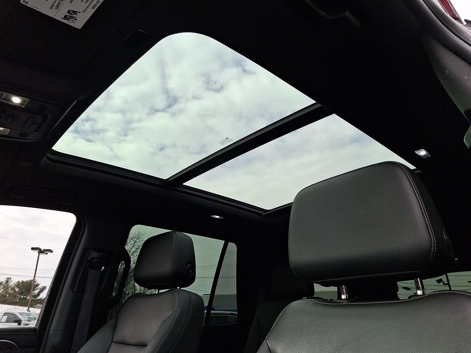 Certified 2022 Chevrolet Tahoe Z71 w/ Luxury Package image 15