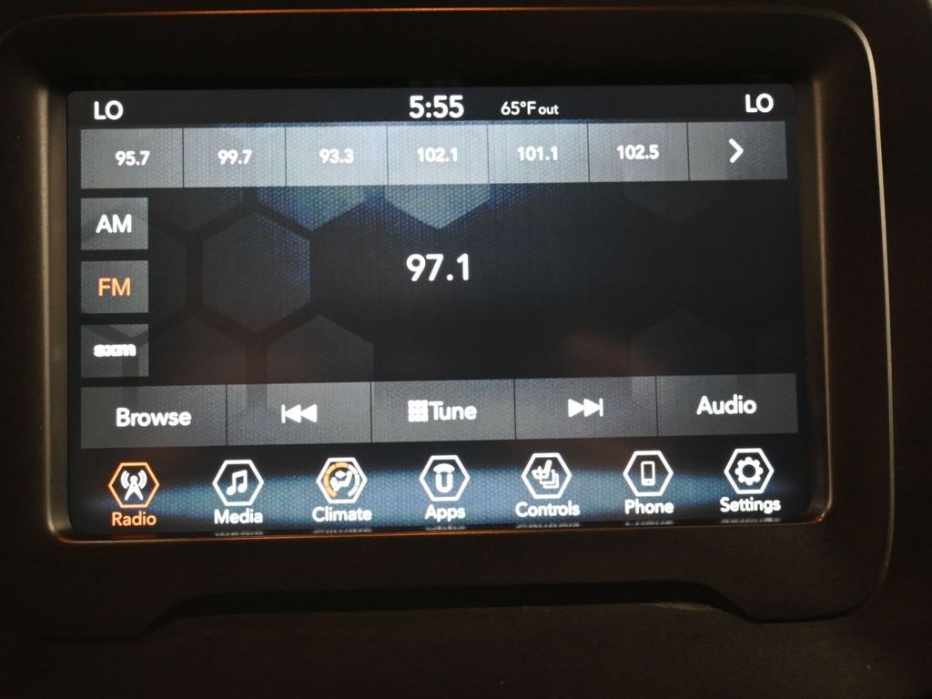 Used 2018 Jeep Renegade Latitude w/ Cold Weather Group image 19