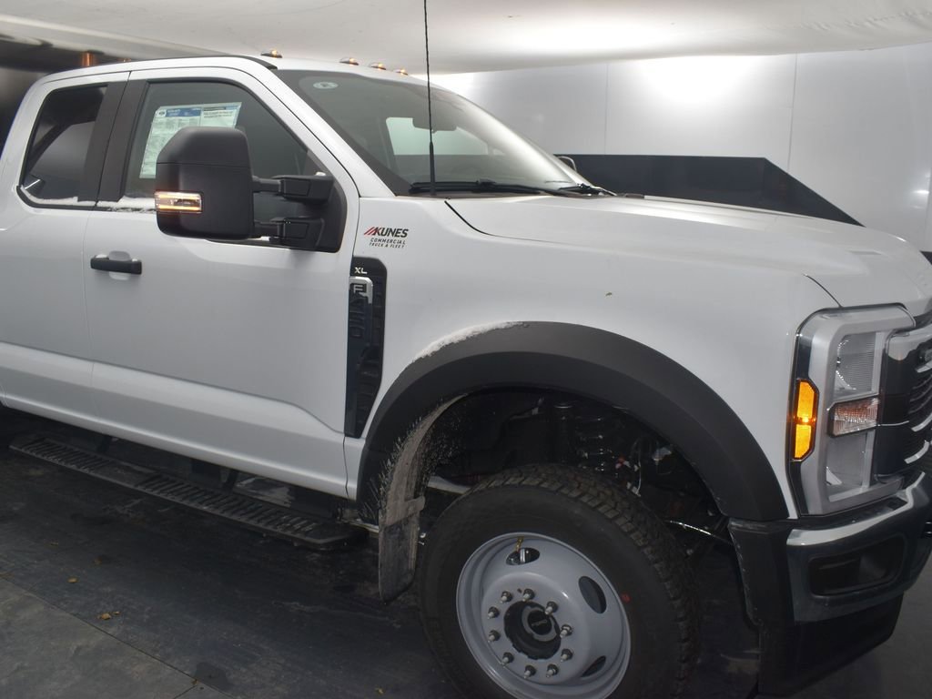 New 2026 Ford F450 XL w/ XL Chrome Package image 4